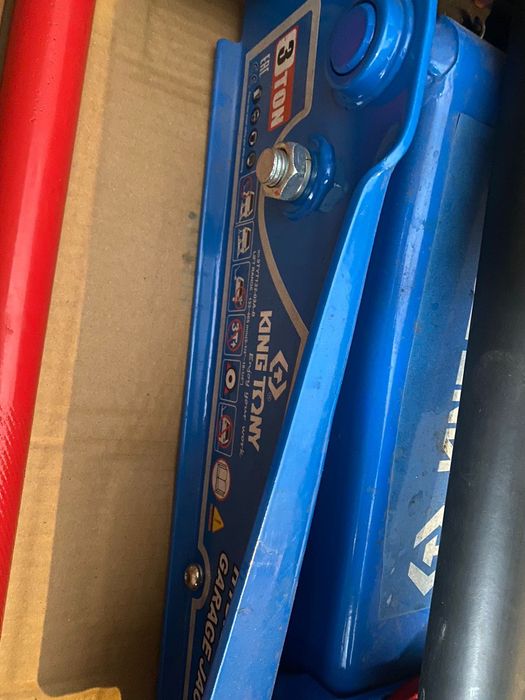 Домкрат кинг тони