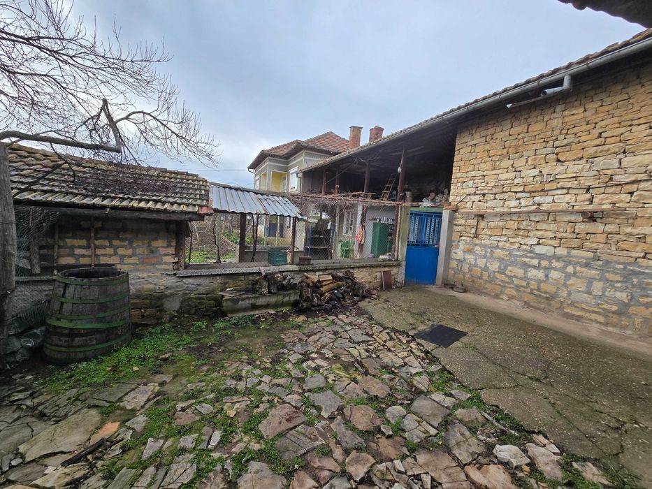 Къща в село Полски Сеновец