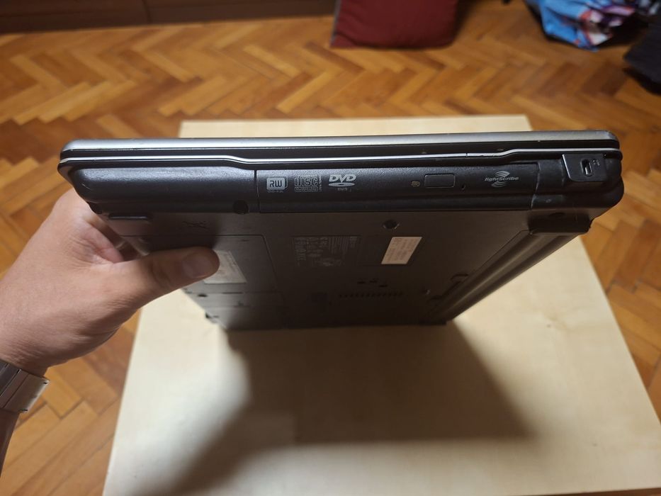 Laptop HP Compaq 6720s functional, hard schimbat cu SSD 200 GB