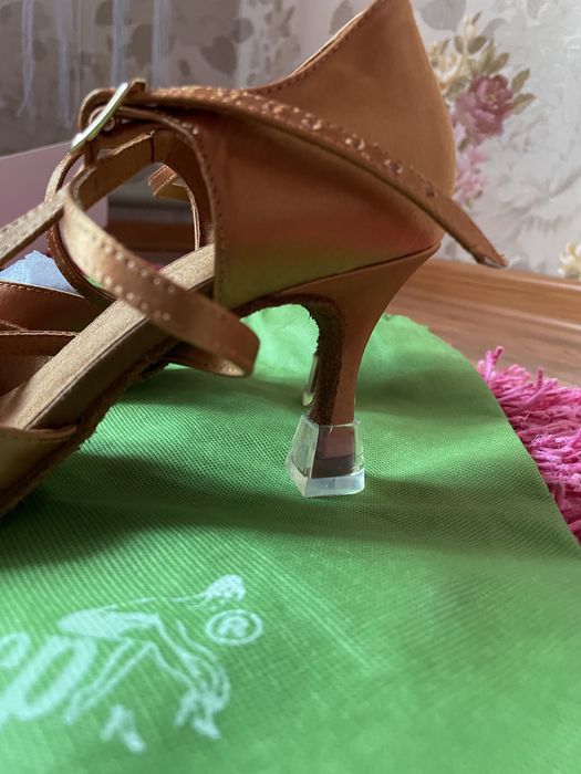 Продам профессиональные туфли для бальных танцев