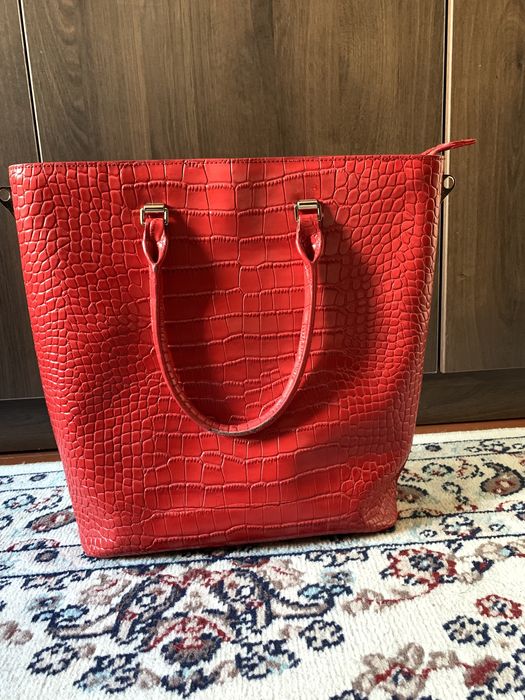 Красная сумка с короткими ручками Carlo Butti