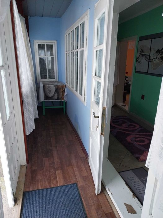 Vând casă bătrânească