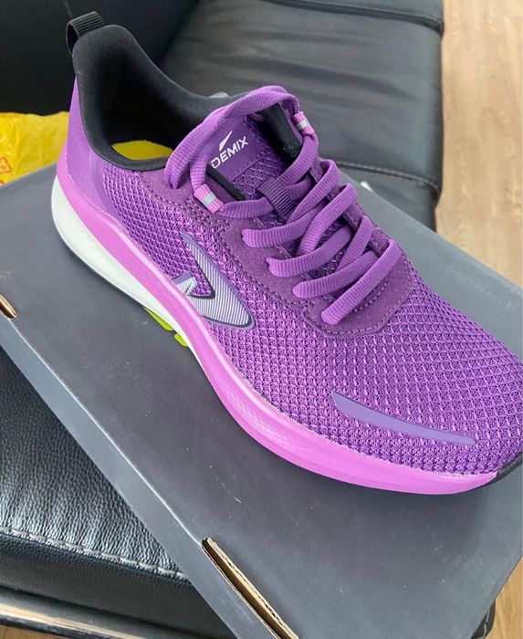 Женски кроссовки