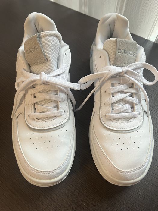 Adidas sneakers white