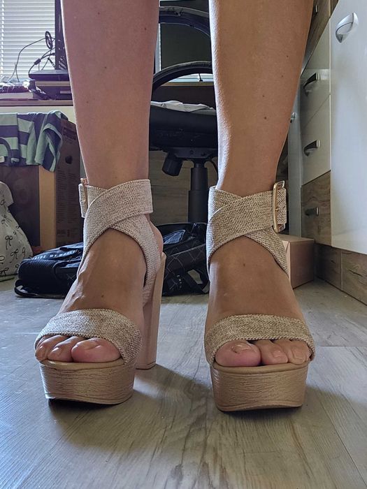 Сандали на платформата