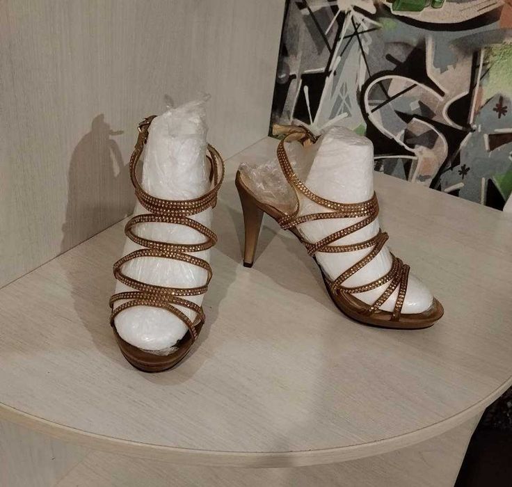 Нарядные босоножки