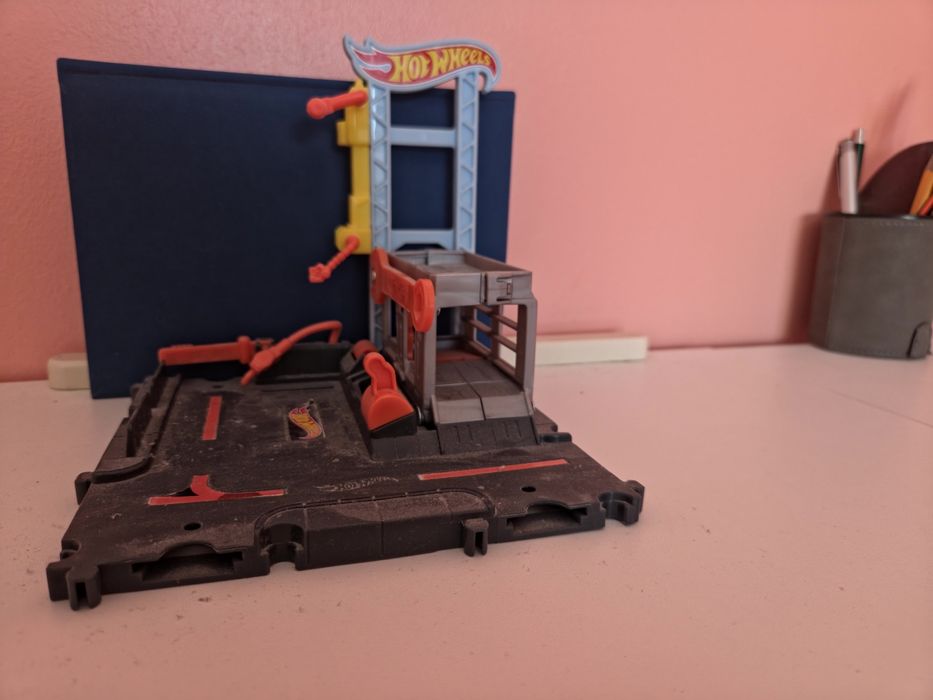Garaj mașinuțe hotwheels