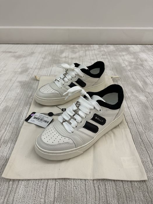 Продается итальянская пара от бренда Bally