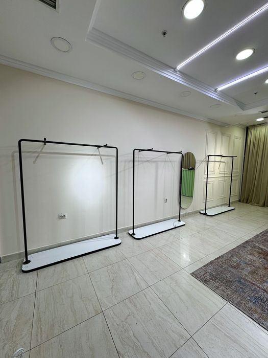 Торговое оборудование для магазина одежды