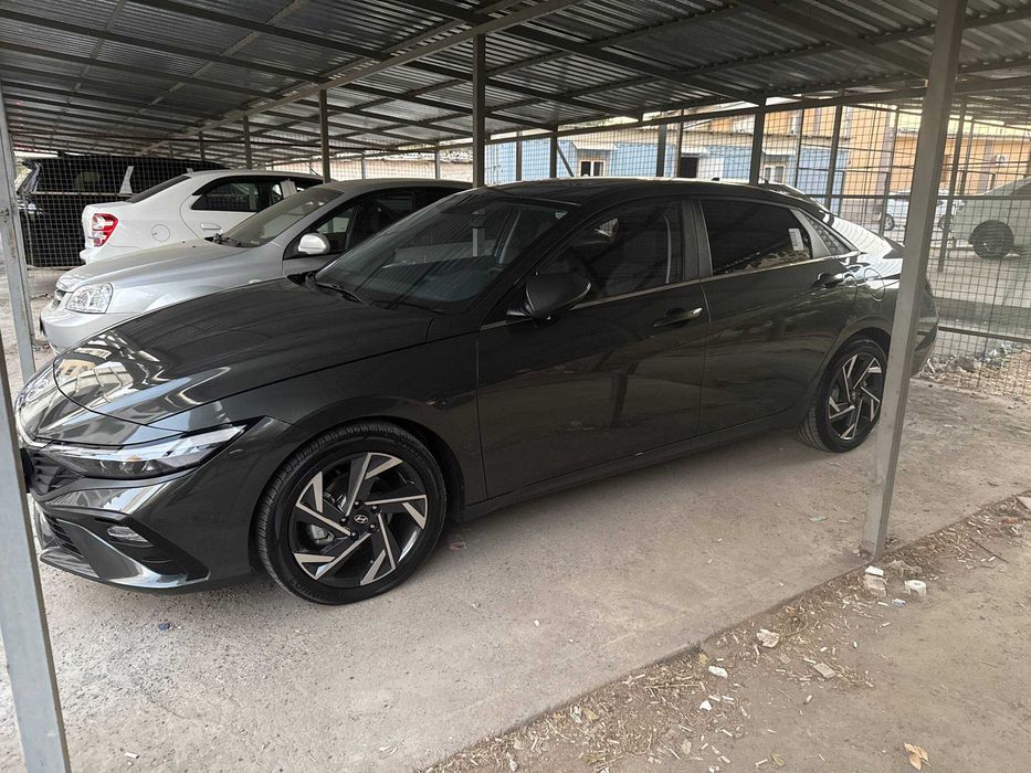 Hyundai ELANTRA 2024 год, пробег 42000 в рассрочку