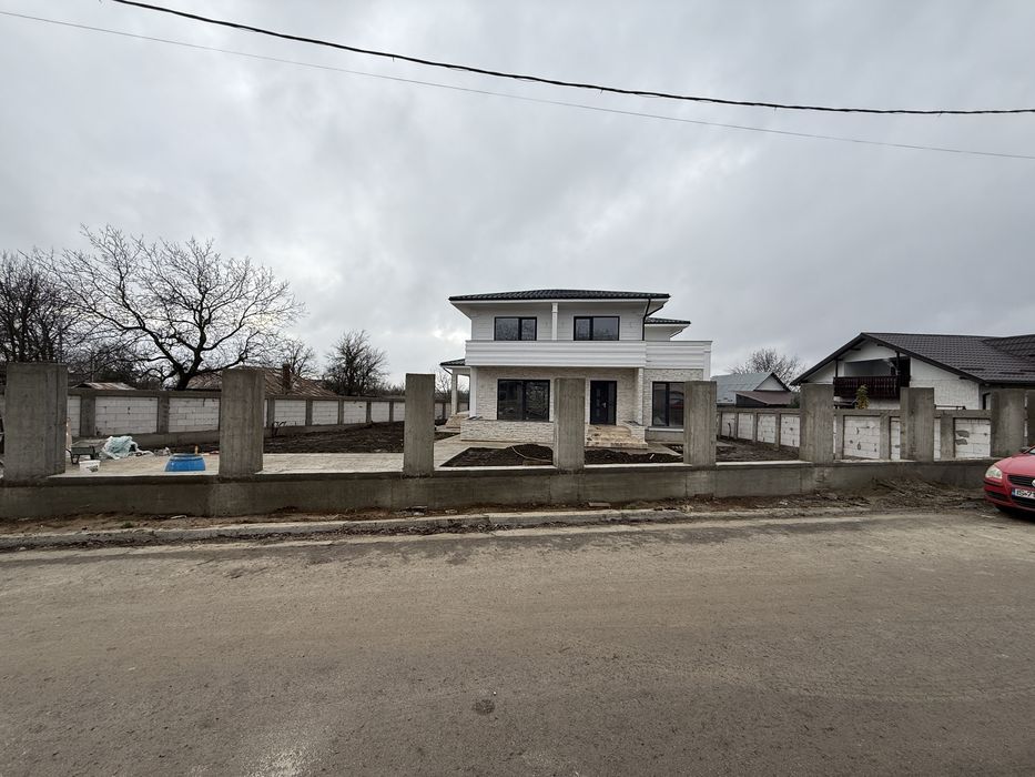 Vând casă in Aroneanu in cenntru