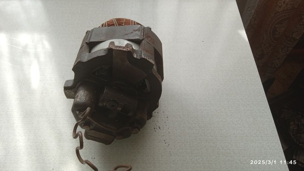 Продам движок и электромоторы