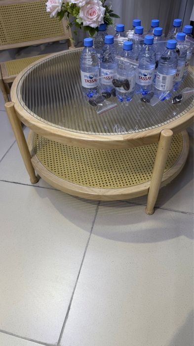 Журнальный столик с двумя стульями