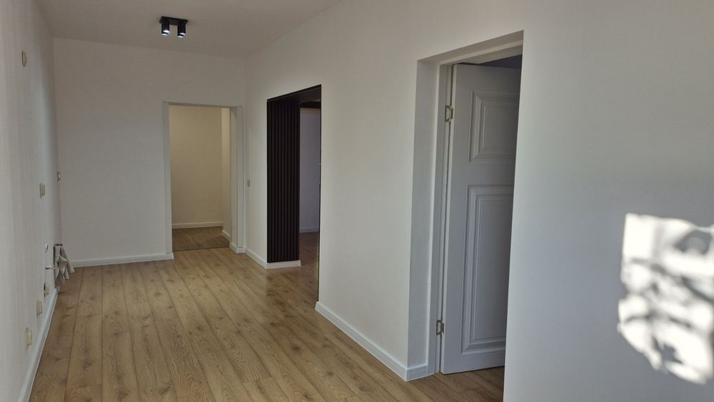 Продава се Къща в Добрич, Център - 80 кв.м за 2100 €/кв.м - Снимка #16