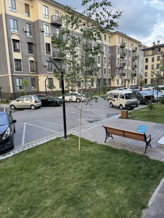 Яшнабод 2 хонали квартира сотилади 1-етаж