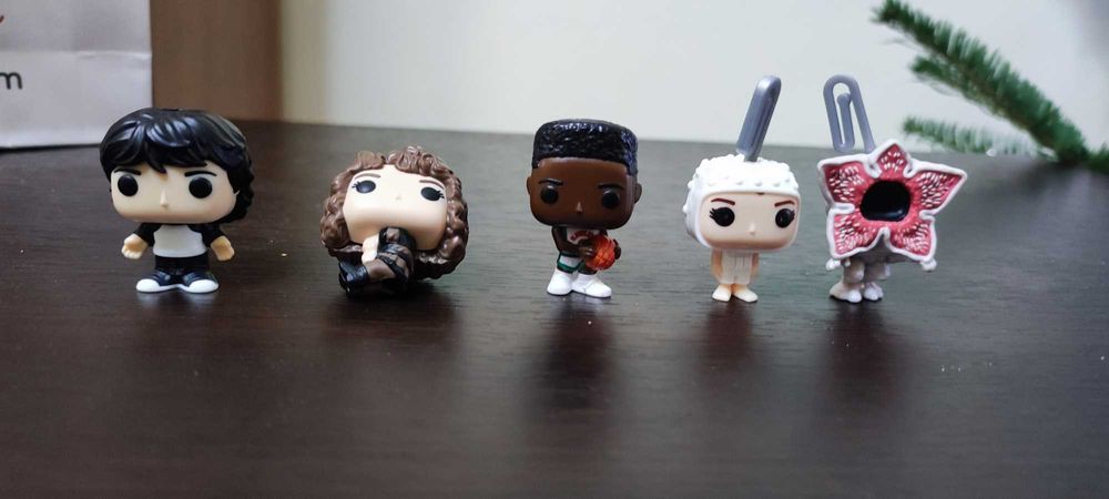 Stranger things Kinder Joy. Фигурки.