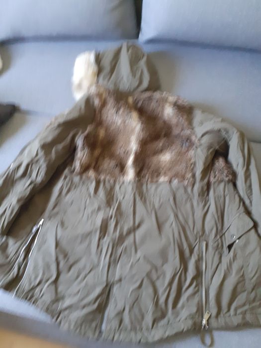 Geaca MK ,bombar,parka CK. veste.caciula blana.