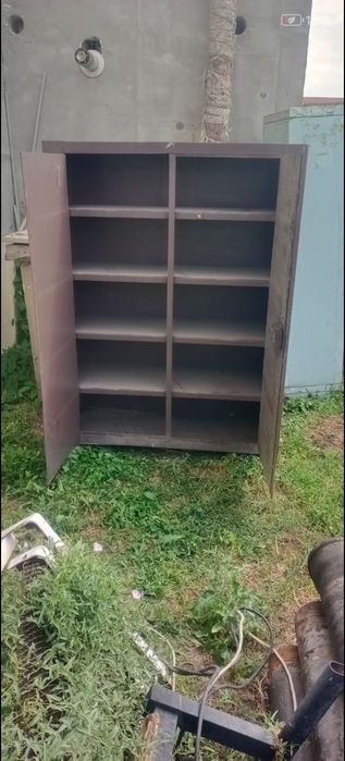 Продам железный шкаф.