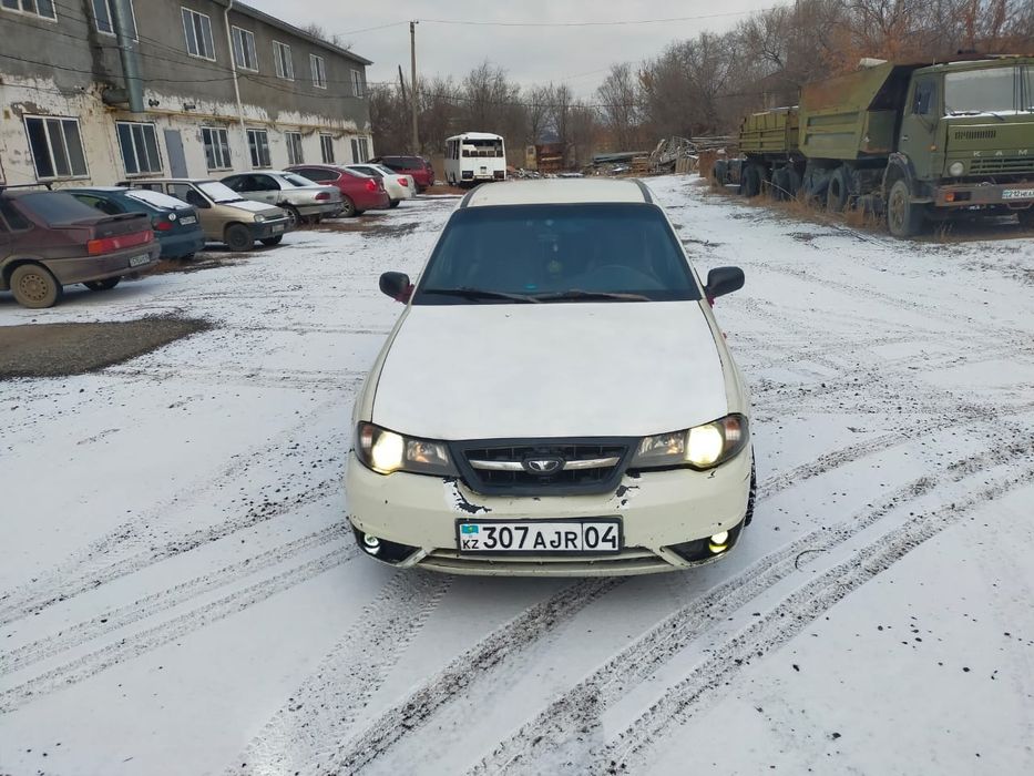 Продам нексия машину