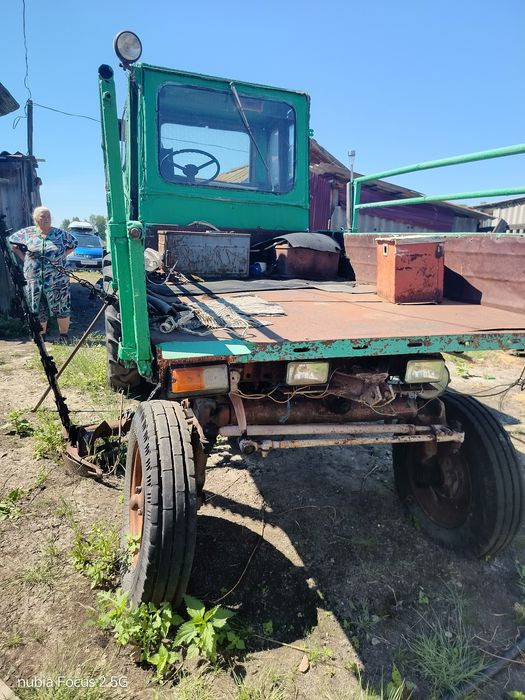 Продам трактор 600000