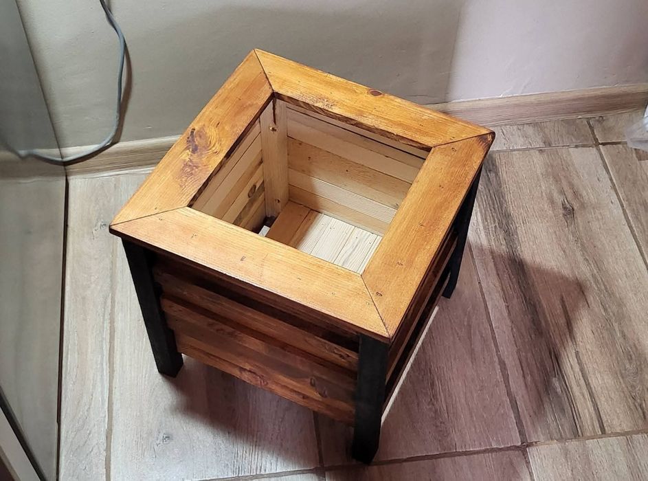 Саксии .саксия от дърво