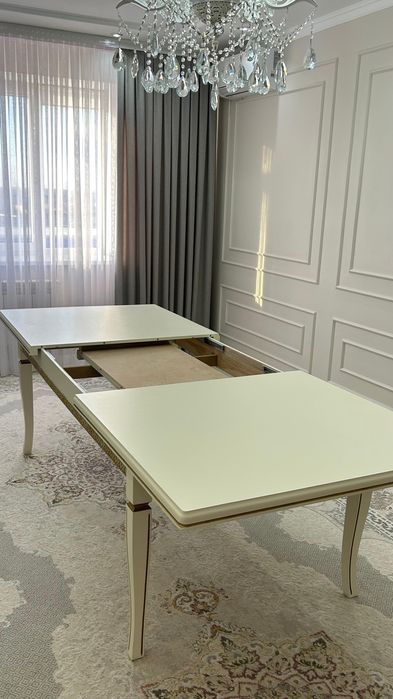 Стол отырғышымен сатылады.