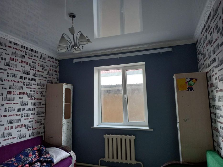 Клеим обои, делаем левкас