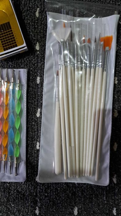 Маникюрный набор, кисти, типсы