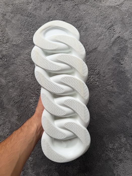 Versace chain reaction