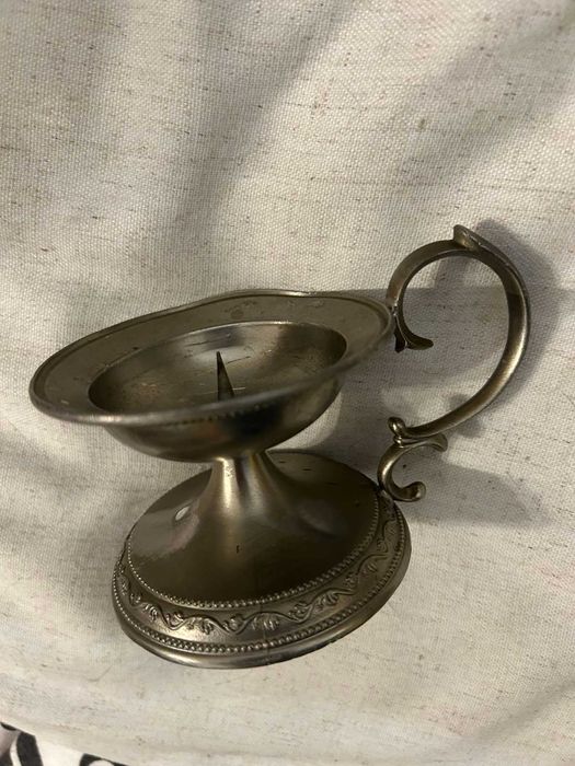 Красив свещник от калай за голяма свещ