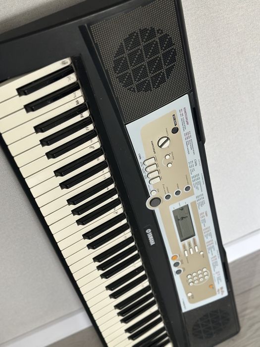 Продам синтезатор, пылесос, батарея