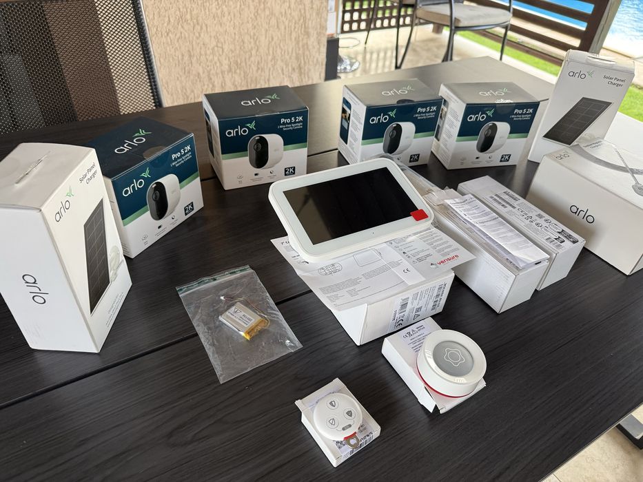 Sistem profesional de supraveghere video Arlo + Verisure nou la cutie