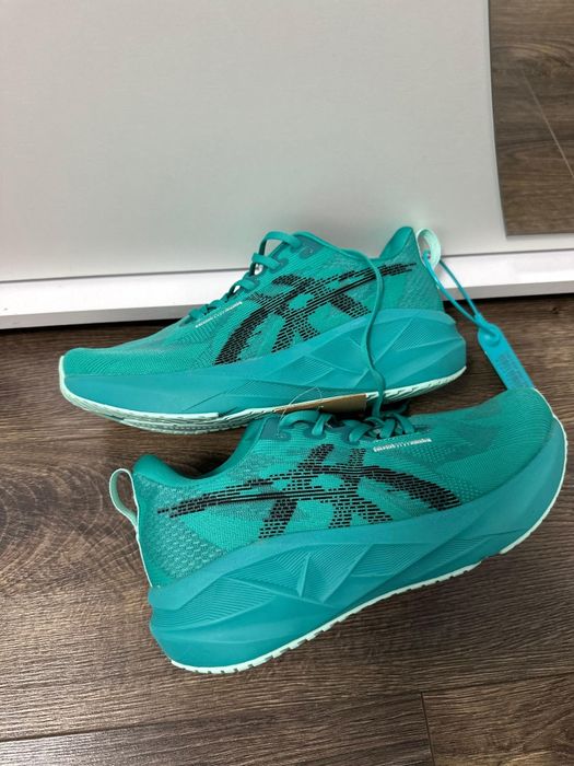 Asics Novablast 5 mărimea 42,5