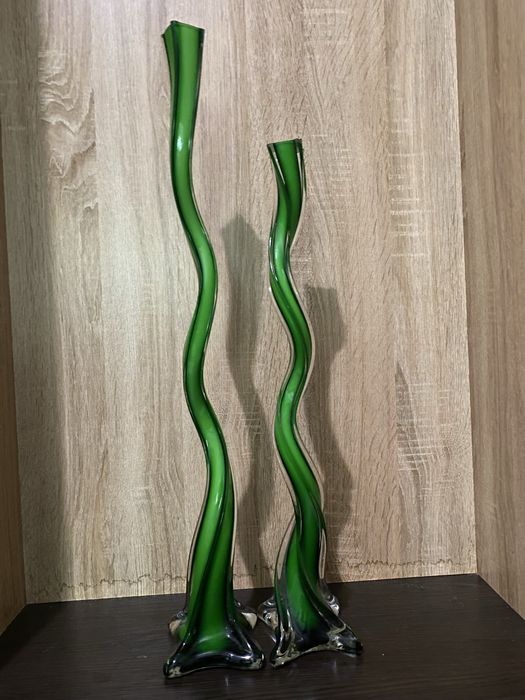 Зеленая ваза для интерьера