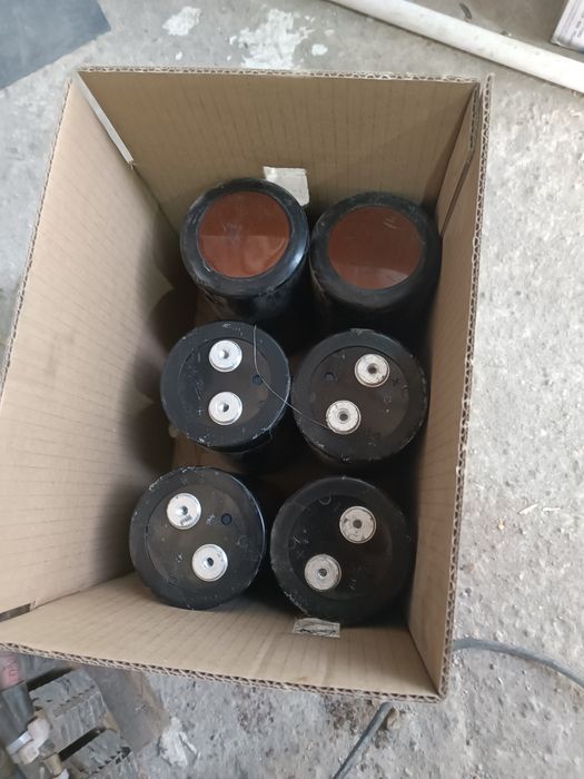 Vând condensatori 16000 uf 350v (micro farad)