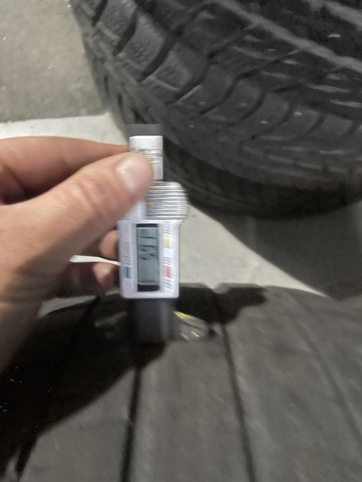 Anv vara 275/40/20 Falken