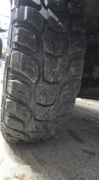 4 броя гуми 235/75/15 Kumho с джанти 5х139.7 за фероза, витара, джимни