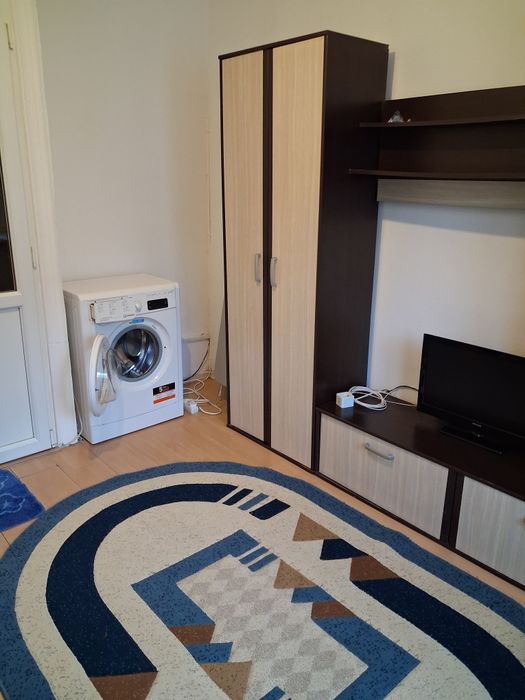 Închiriez garsoniera(camera de camin)