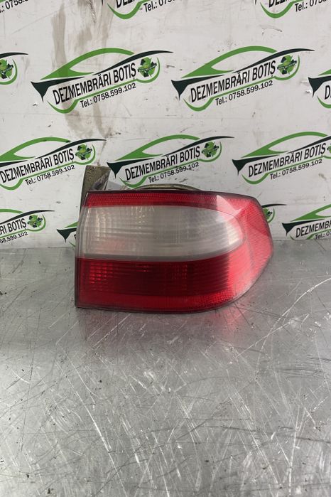 Lampa / Tripla stop dreapta pe aripa Renault Laguna a 2-a generatie