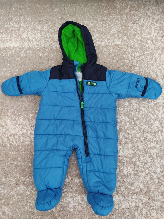 Overall cu glugă Carter's, pentru vârsta de 6-9 luni.