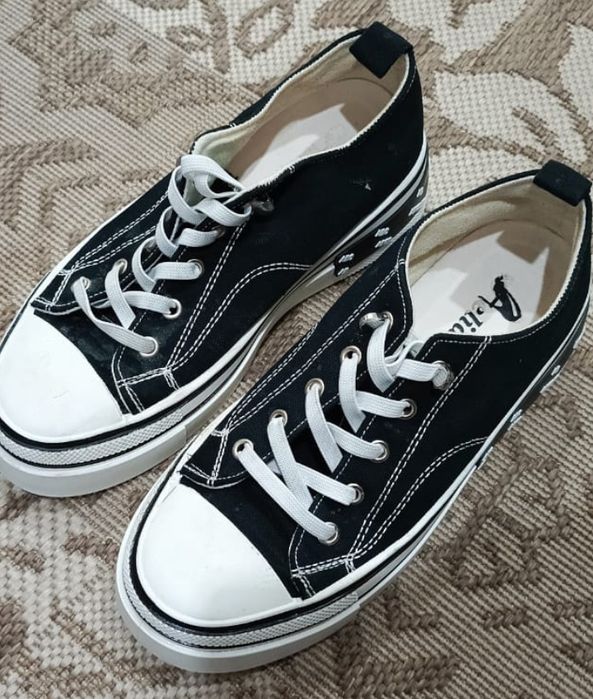 Продаются  кеды 39 р.