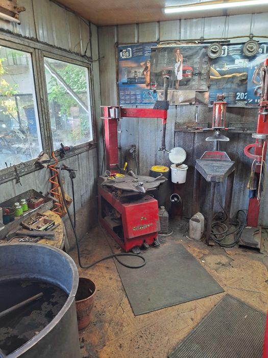 Продавам павилион работилница за авто гуми