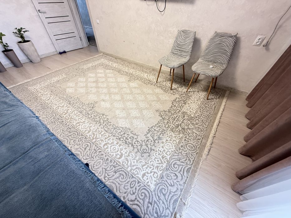 Продам ковер для гостинной
