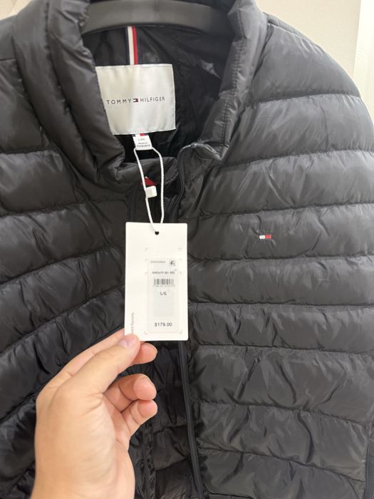 Продам осеннюю куртку Tommy Hilfiger