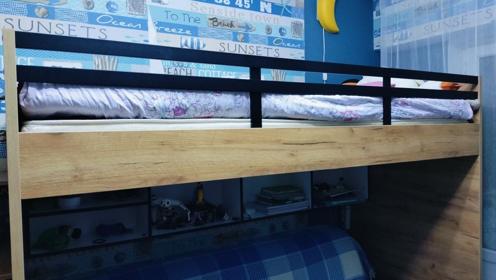 Кровать двухъярусная