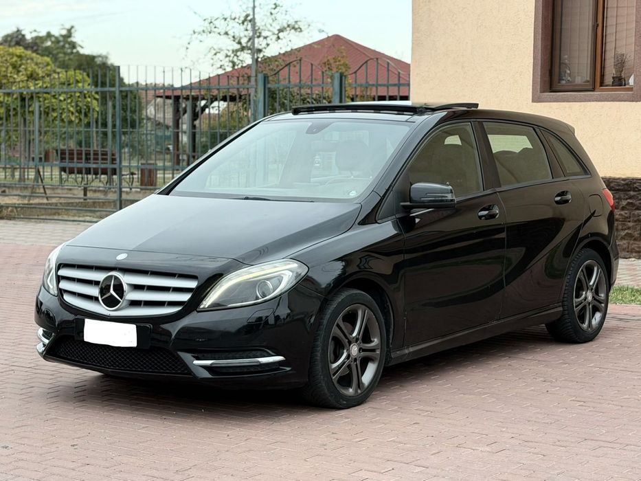 Mercedes-Benz B 180