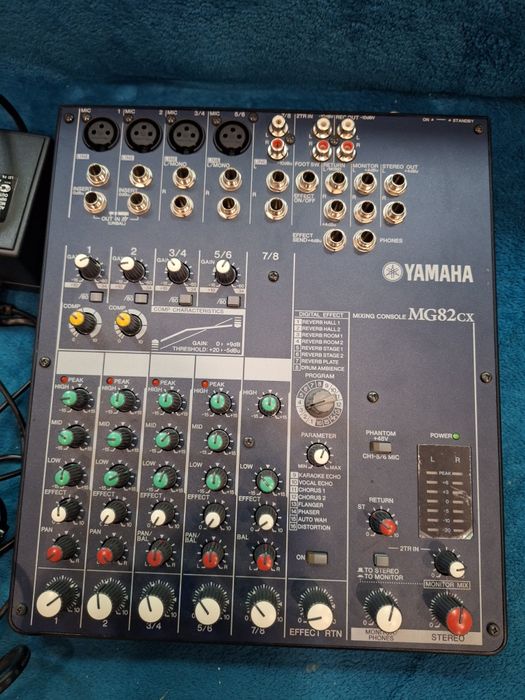 Mixer Yamaha MG82CX 8CH cu efecte SPX profesionale – stare foarte bună