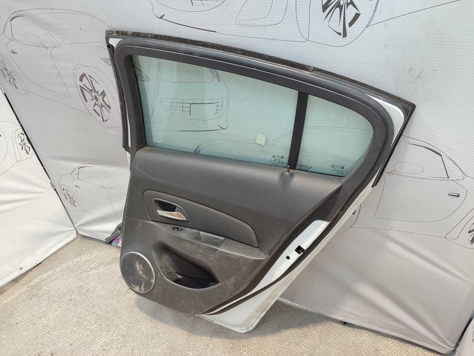 Ușă Spate Dreaptă Chevrolet Cruze Hatchback Alb Cod OEM 95987764 2013 / [2009-2016] / (1D)