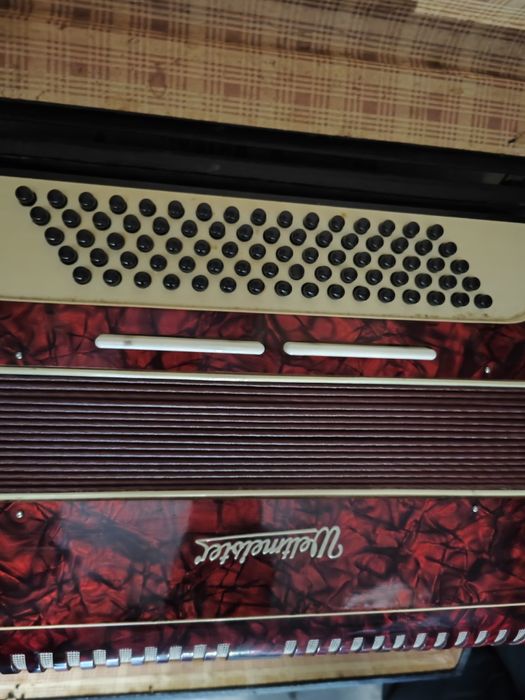 Акордеон Weltmeister 80 баса