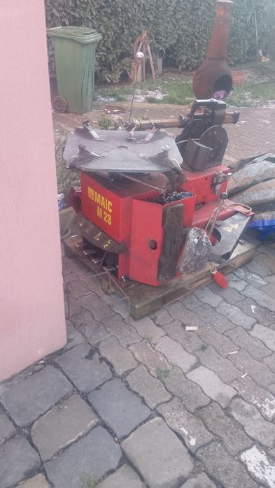 Aparat dejantat cauciucuri masini marca  Maic m23  Curent trifazic 380